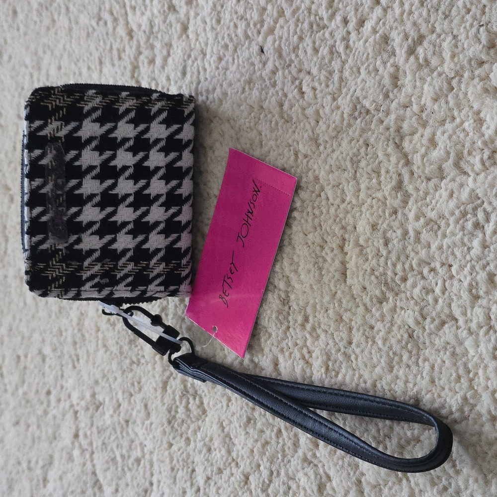 NWT: Betsey Johnson Black and White Houndstooth Wristlet